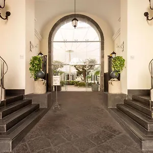 Palazzo Caracciolo 4* Napoli
