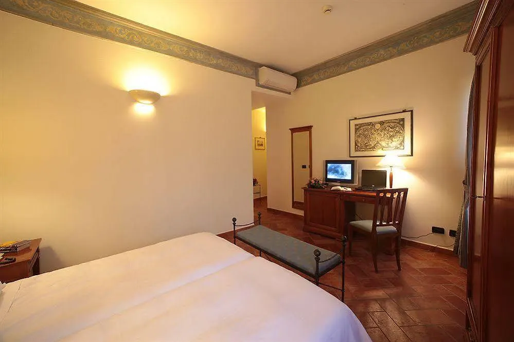 Hotel Davanzati Floransa 3*,